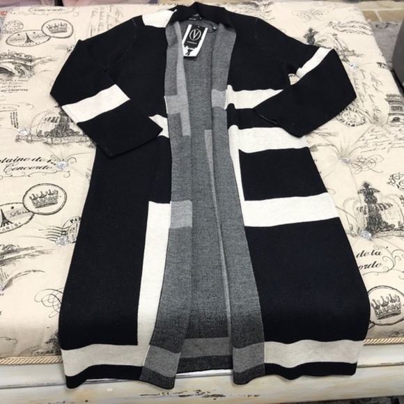 Vertigo Open Front Allover Print Cardigan Sweater - Picture 5 of 6